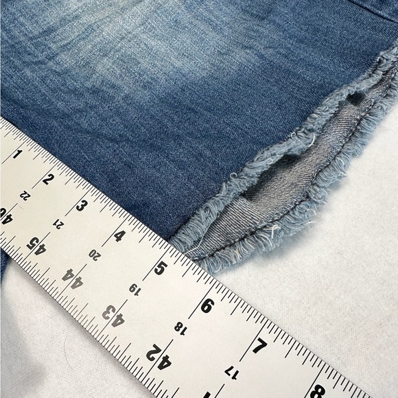 American Rag Cie Mid Length Frayed Hem Jean Shorts Size 7 #0777 - Picture 8 of 8